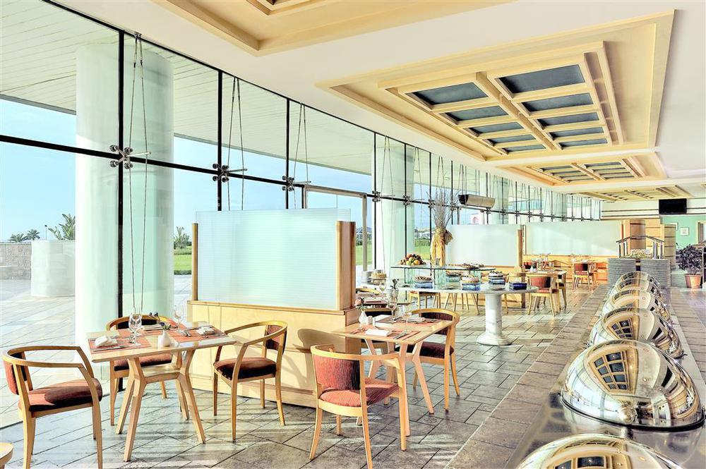 Sheraton Club Des Pins Resort Restaurant bilde